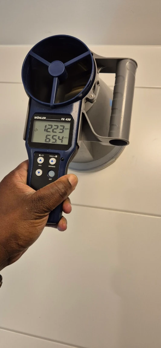 Inmeten van het ventilatiesysteem